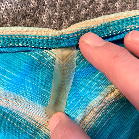 Vitamin A reversible turquoise and gold bikini - Picture 2 of 5
